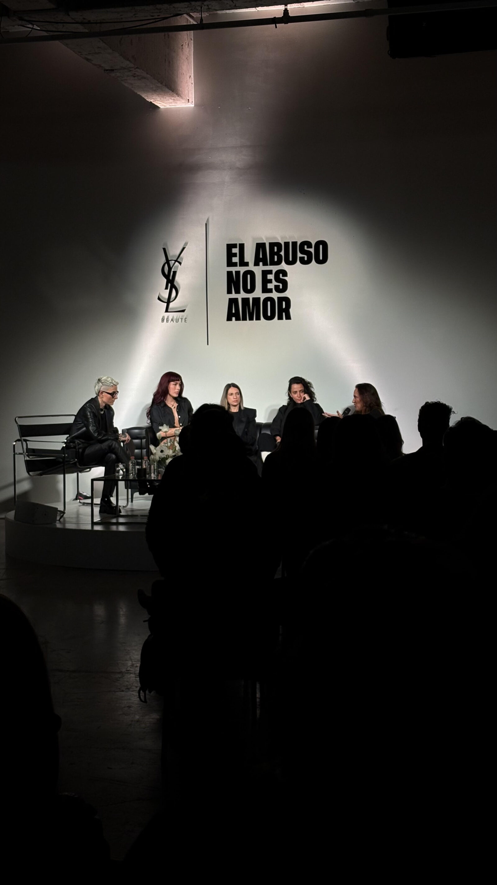 El abuso no es amor, una campaña de YSL Beauty con Fundación Origen.