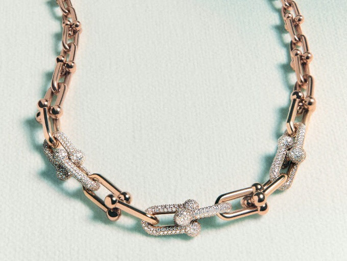 Así es la nueva campaña de Tiffany & Co. en nombre del amor.