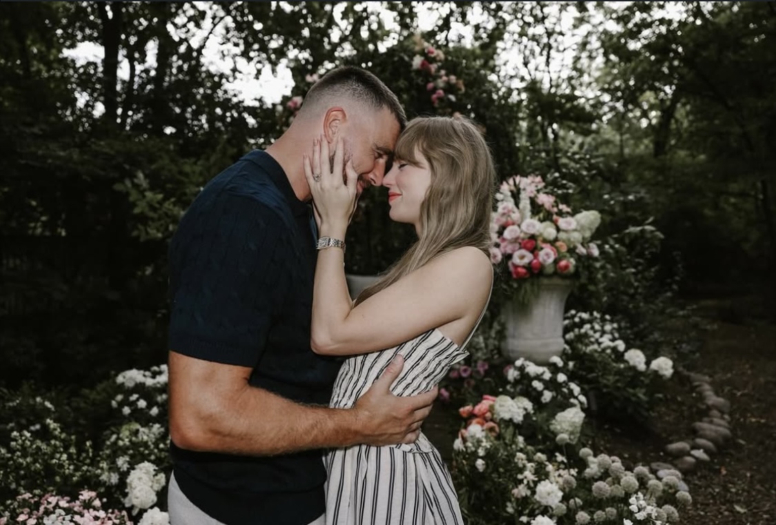 Taylor Swift y Travis Kelce: Un sí entre flores y emoción