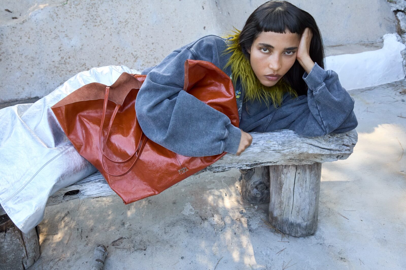 Paper bags y talento latino: BIMBA Y LOLA F/W25