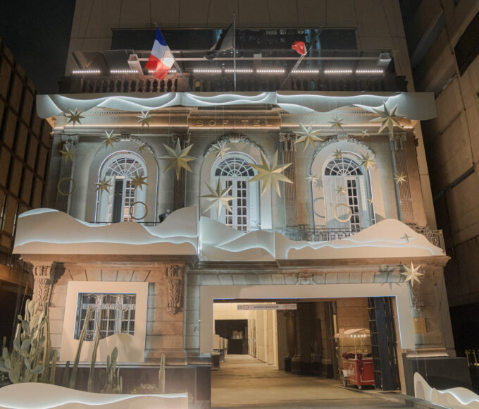 Noche inolvidable en Sofitel Reforma: el 1 de diciembre su fachada navideña iluminó Reforma con Mo Almada, Fela Domínguez y DJ Tat de León brindando en la Suite Imperial entre cocteles, postres Lotus y lujo francés con vistas espectaculares.