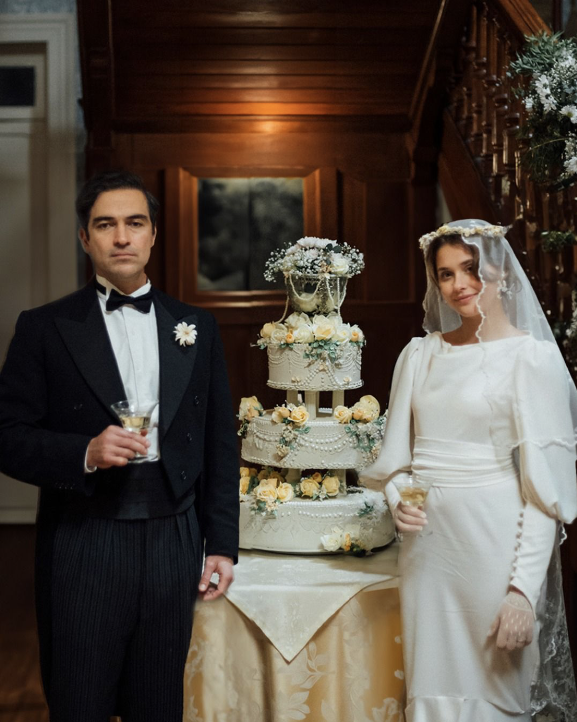 Alfonso Herrera como Esteban Trueba en La casa de los espíritus. Estreno mundial Berlinale 2026. Realismo mágico latinoamericano revive en Prime Video.