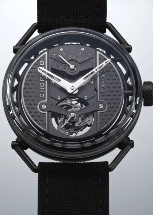 Pesa solo 43 gramos con correa, el más ligero en titanio que Chopard ha creado.