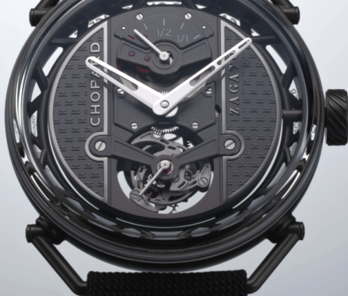 Pesa solo 43 gramos con correa, el más ligero en titanio que Chopard ha creado.