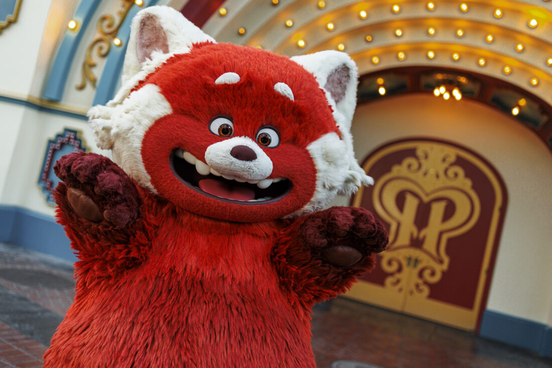 Encuentros y festín en el Año Nuevo Lunar de Disneyland.