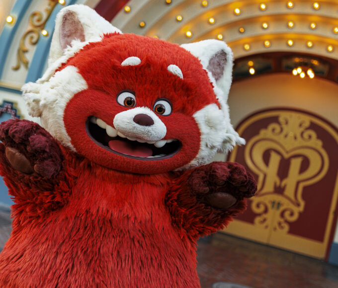 Encuentros y festín en el Año Nuevo Lunar de Disneyland.