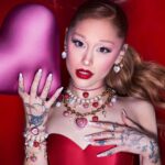 Imagina el brillo de Ariana Grande capturando la esencia del amor en movimiento: así arranca la campaña de Charming Love