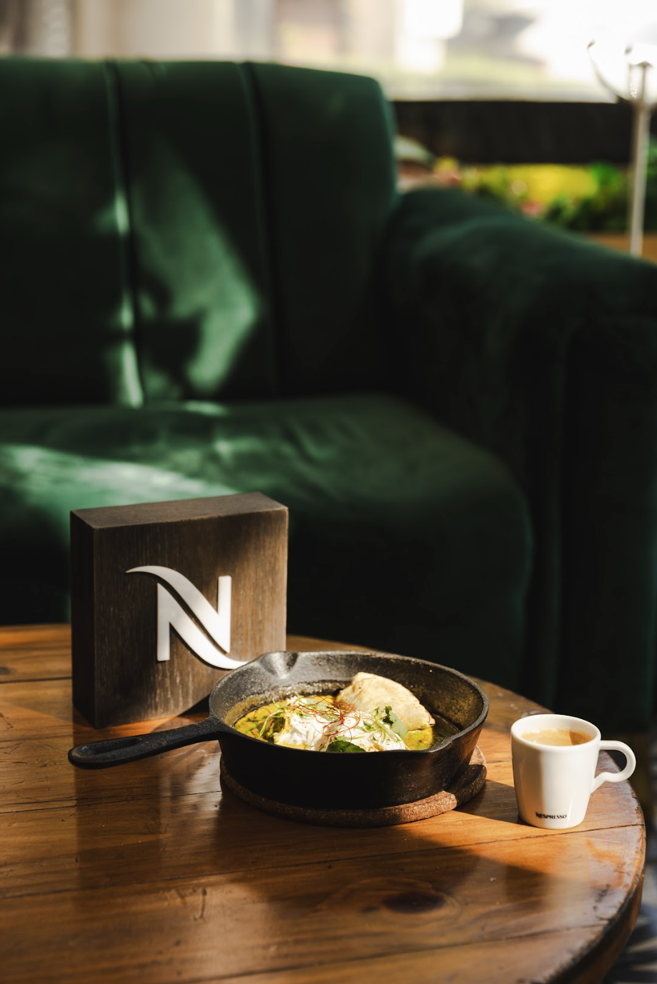 Nespresso for Hospitality premia al chef poblano Ángel Vázquez como Chef del Año y al restaurante KOL en Londres como mejor mexicano en el extranjero, durante la Guía México Gastronómico 2026.