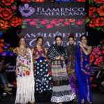 María Aliaga presenta 'Las Flores del Galeón' en pasarela We Love Flamenco, Sevilla, con mantones bordados por artesanas mexicanas.