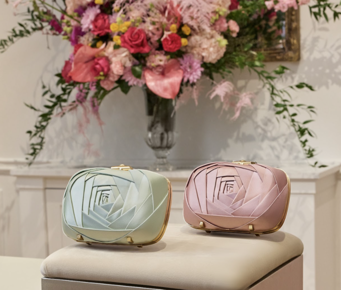 Roger Vivier revive tacón Choc de los 50: silueta cóncava y sensual en O/I 2026/27, arquitectura parisina