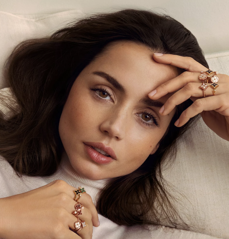 Ana de Armas y Ouyang Nana brillan en la nueva Color Blossom de Louis Vuitton