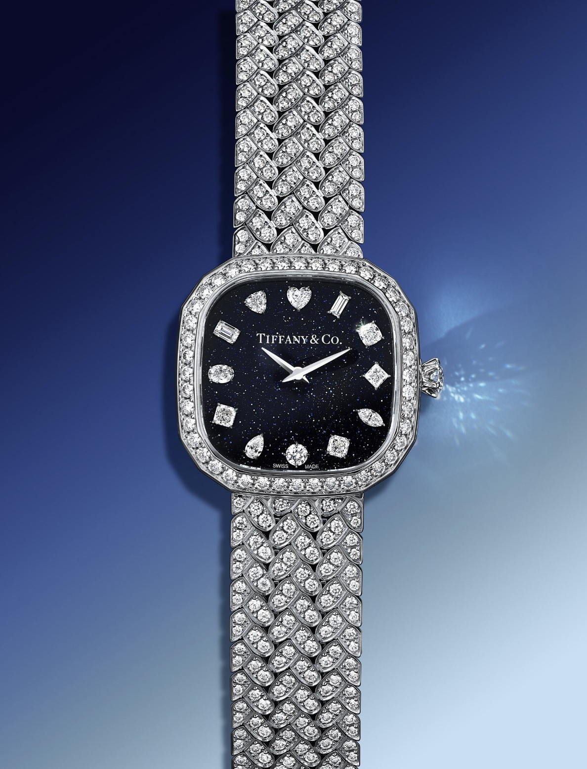 Reloj Eternity by Tiffany en oro blanco 18K con esfera de aventurina cushion, pavé de diamantes y brazalete impecable.