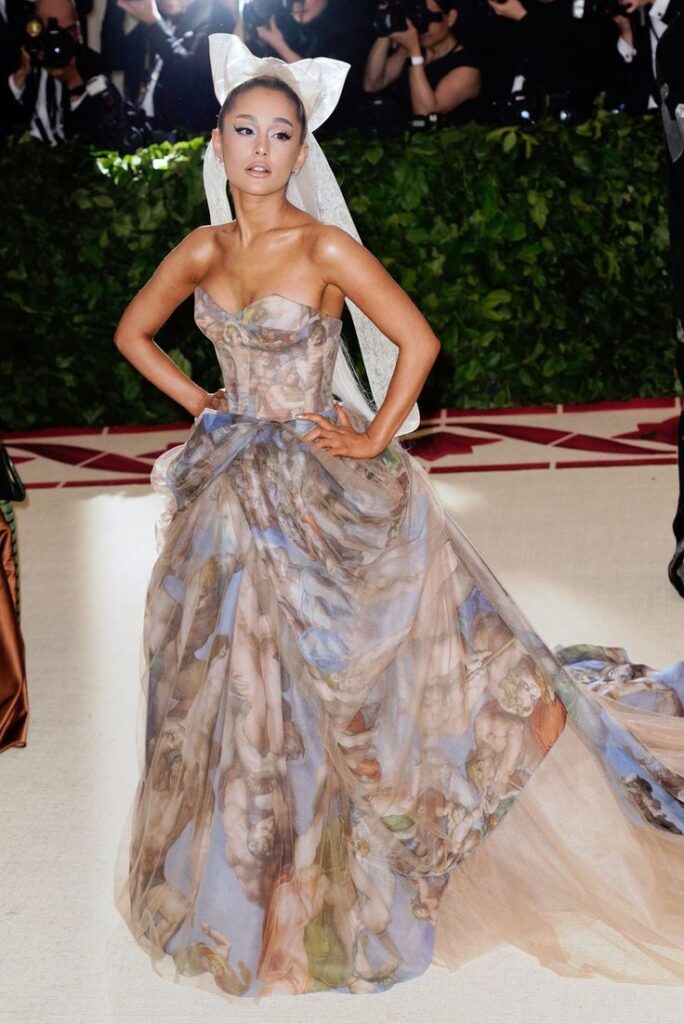 Ariana Grande en Vera Wang 