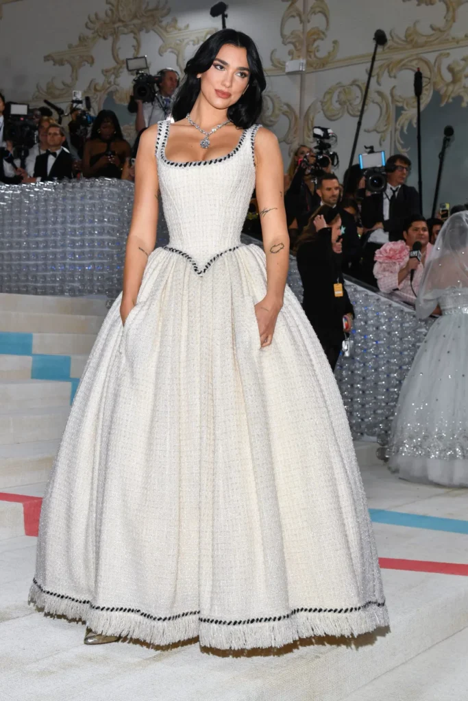 Dua Lipa en Chanel 