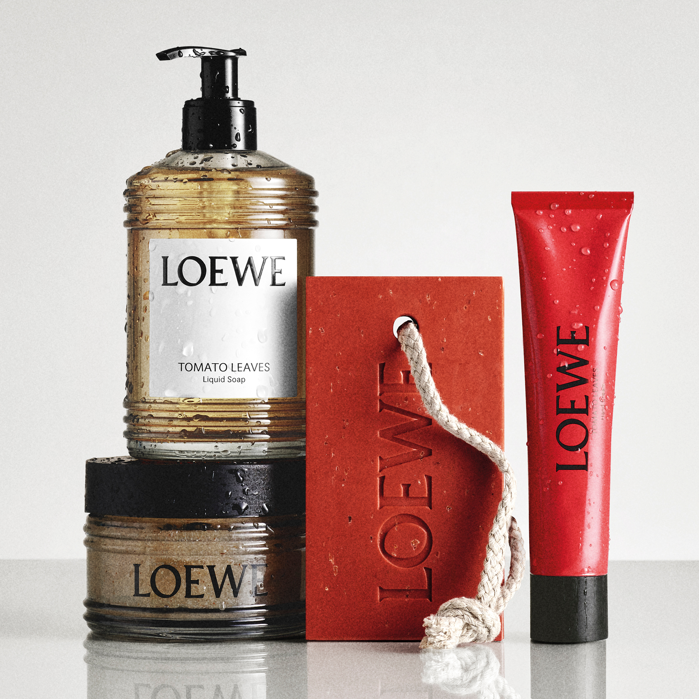 Del perfume al cuidado: LOEWE amplía su colección Tomato Leaves
