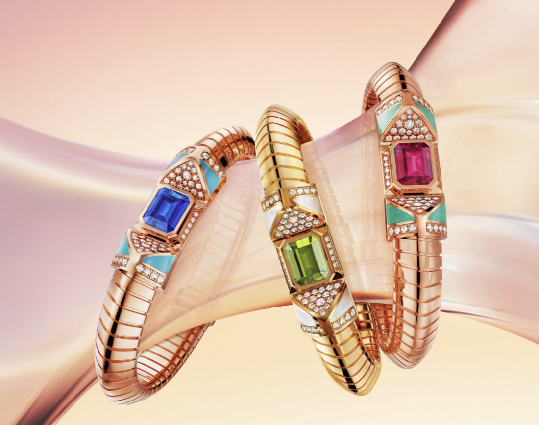 Detalle de las nuevas joyas Bvlgari Colors, con anillos Doppio Baccellato y pulseras Tubogas elaborados en oro de 18 quilates y piedras preciosas de intensos colores.