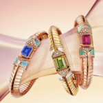 Detalle de las nuevas joyas Bvlgari Colors, con anillos Doppio Baccellato y pulseras Tubogas elaborados en oro de 18 quilates y piedras preciosas de intensos colores.