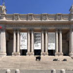 Vista exterior de la Galleria Nazionale d’Arte Moderna e Contemporanea en Roma, el emblemático museo elegido por FENDI como sede para presentar la primera colección de Alta Costura Otoño/Invierno diseñada por Maria Grazia Chiuri.
