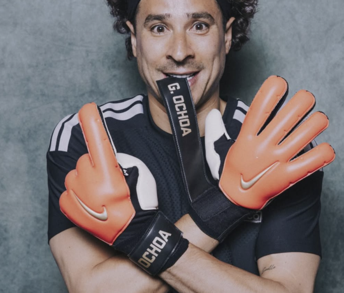 Memo Ochoa reflexiona sobre su futuro mientras crecen las especulaciones sobre su retiro. Un recorrido por los récords, los Mundiales y el legado de una de las mayores figuras del futbol mexicano.