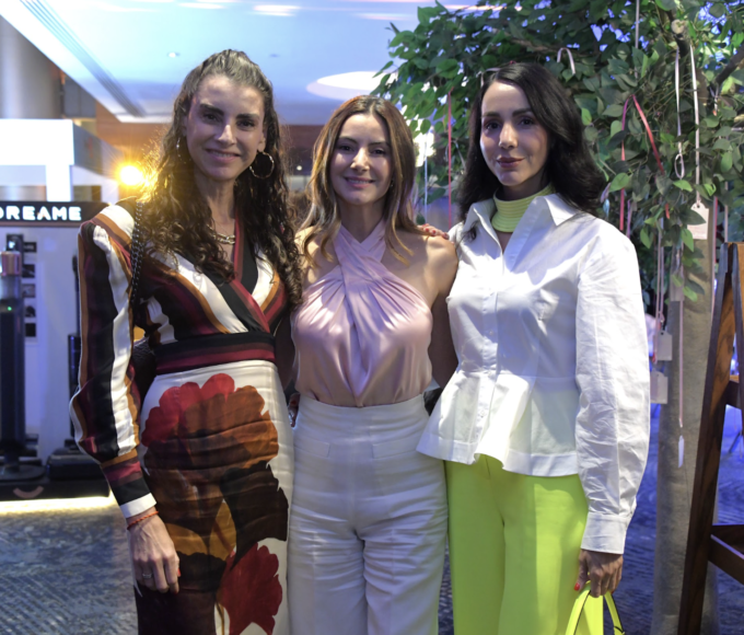 Asistentes participan en una actividad de bienestar durante Pretty Mamá 2026 en Ciudad de México, un evento que reunió a más de 350 mujeres en una jornada dedicada al wellness, el autocuidado y la comunidad.