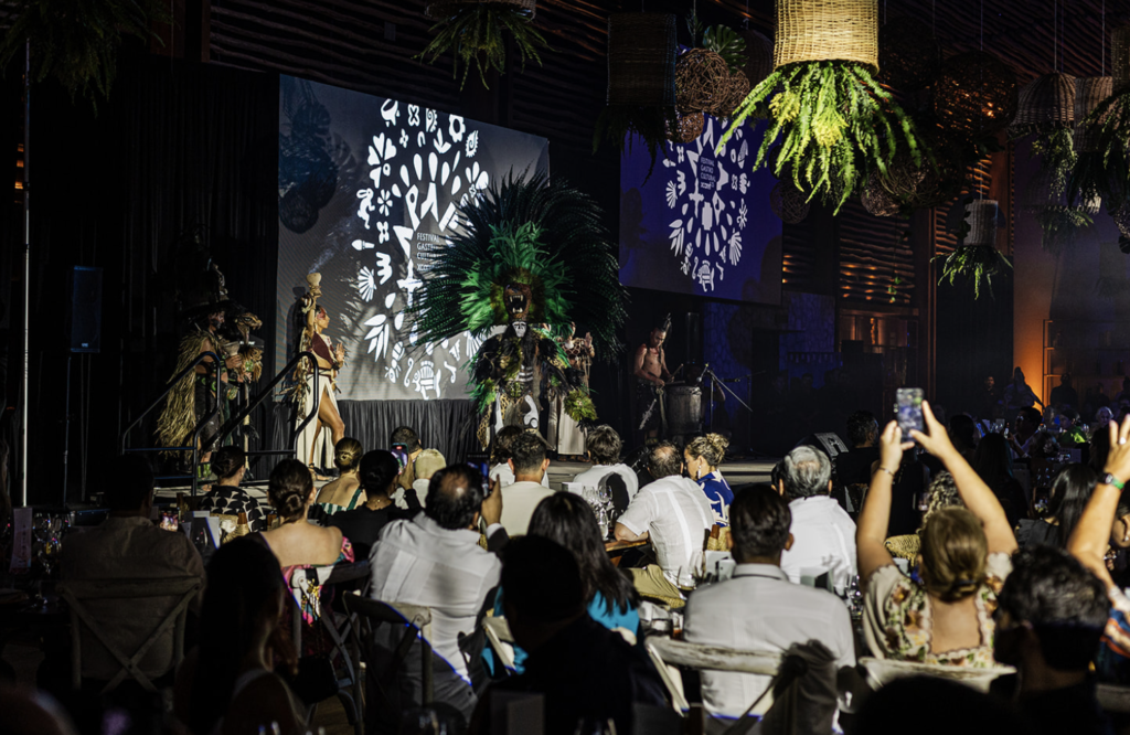 Emmanuel se suma a Apapaxoa de Xcaret