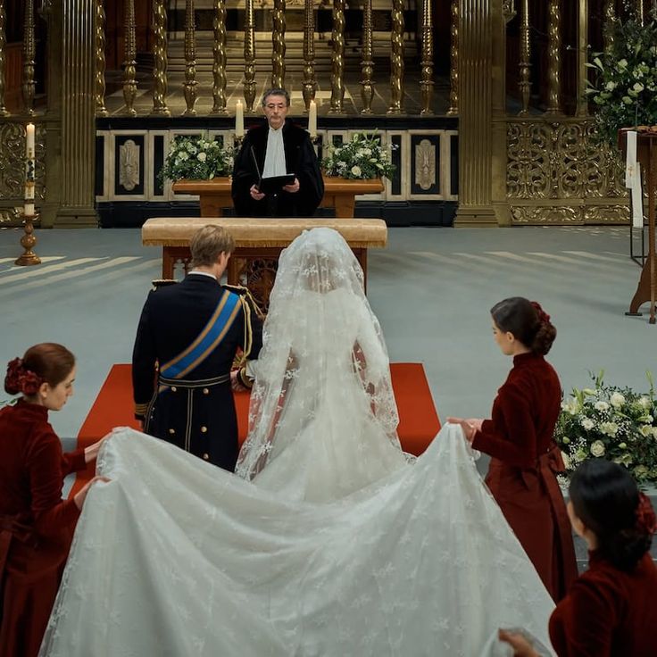 series y películas sobre la realeza, incluyendo producciones como The Crown, Máxima, The Empress, Spencer y Marie Antoinette.