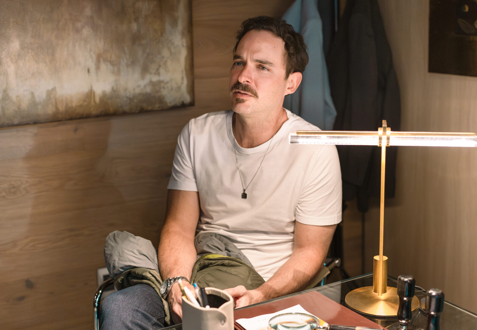 El otro padre. Manolo Cardona as Ricardo Sotomayor in El otro padre. Cr. Tamaro Valencia / Netflix ©2026