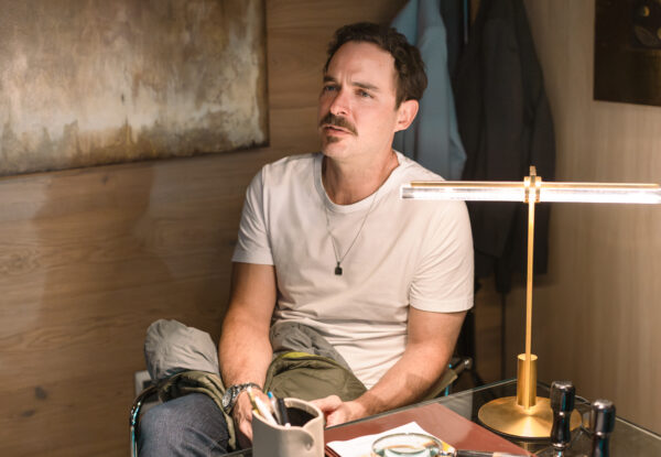 El otro padre. Manolo Cardona as Ricardo Sotomayor in El otro padre. Cr. Tamaro Valencia / Netflix ©2026
