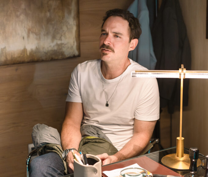 El otro padre. Manolo Cardona as Ricardo Sotomayor in El otro padre. Cr. Tamaro Valencia / Netflix ©2026