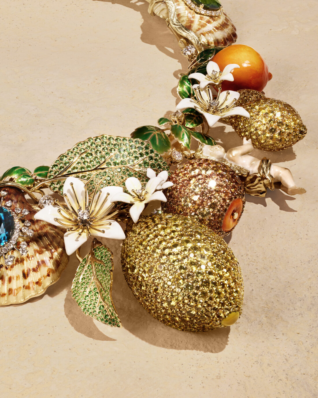 Creación de alta joyería de Dolce&Gabbana durante la presentación de El Sueño Siciliano en Taormina, con el histórico San Domenico como escenario.