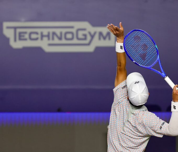 Jugadores entrenan en el gimnasio oficial del Mifel Tennis Open by Telcel Oppo 2026, equipado por Technogym con tecnología de alto rendimiento para su preparación y recuperación en Los Cabos.