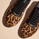 Dolce & Gabbana presenta Ballet Sneaker y Lipari, dos nuevos zapatos que combinan artesanía italiana, ligereza y diseño contemporáneo.