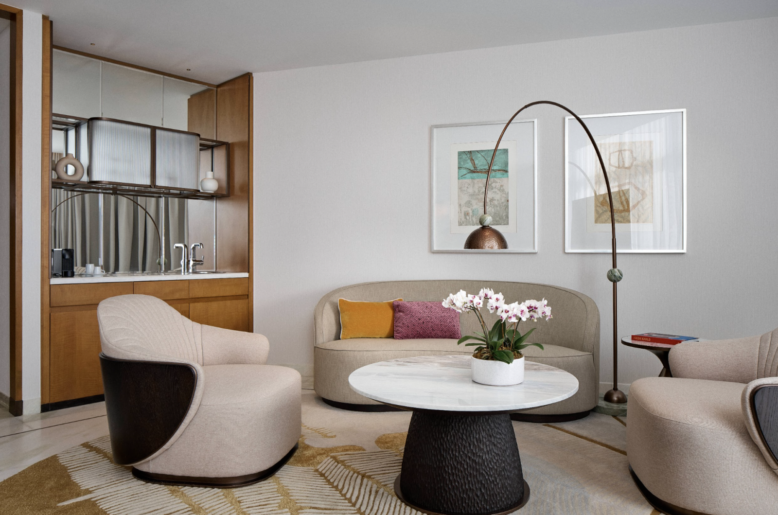 Interior renovado de The St. Regis Mexico City con diseño contemporáneo, materiales naturales y detalles inspirados en la cultura y esencia de México.