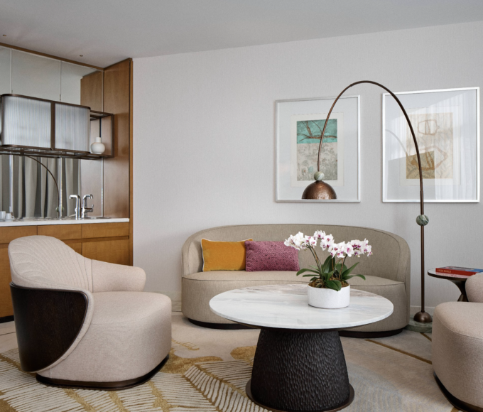 Interior renovado de The St. Regis Mexico City con diseño contemporáneo, materiales naturales y detalles inspirados en la cultura y esencia de México.