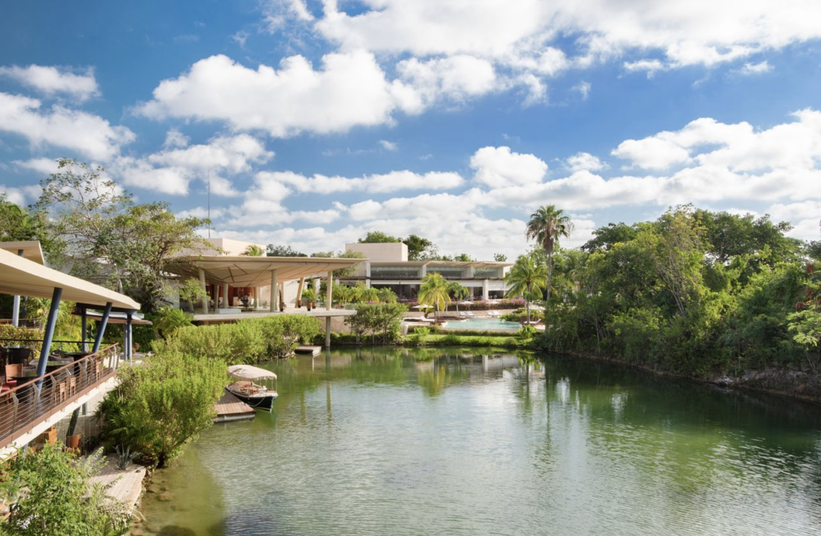 Rosewood Mayakoba rodeado de manglares y naturaleza en la Riviera Maya, con una suite de lujo frente al Caribe Mexicano.