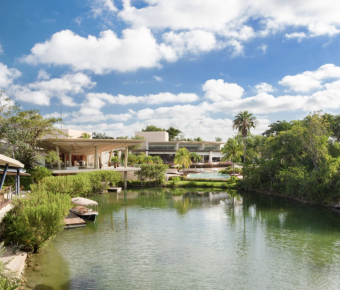 Rosewood Mayakoba rodeado de manglares y naturaleza en la Riviera Maya, con una suite de lujo frente al Caribe Mexicano.