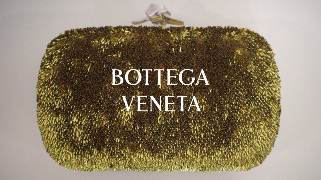 Descubre Bottega Veneta Winter 2026, la segunda colección de Louise Trotter, donde estructura, suavidad y movimiento se encuentran a través de ocho miradas fotográficas.