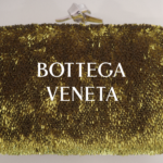Descubre Bottega Veneta Winter 2026, la segunda colección de Louise Trotter, donde estructura, suavidad y movimiento se encuentran a través de ocho miradas fotográficas.