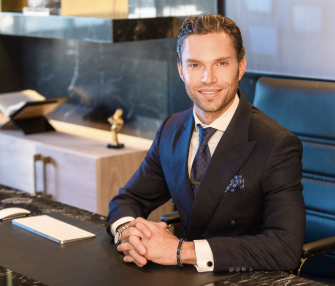Conoce al Dr. David De Rungs, especialista detrás del Deep Plane Facelift en México y de una nueva visión del rejuvenecimiento facial.