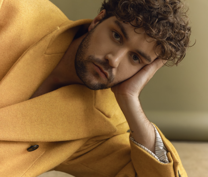 José Ángel González habla de su llegada a Netflix con Mal de amores, su personaje Titi, el teatro y el nuevo capítulo que comienza en su carrera.