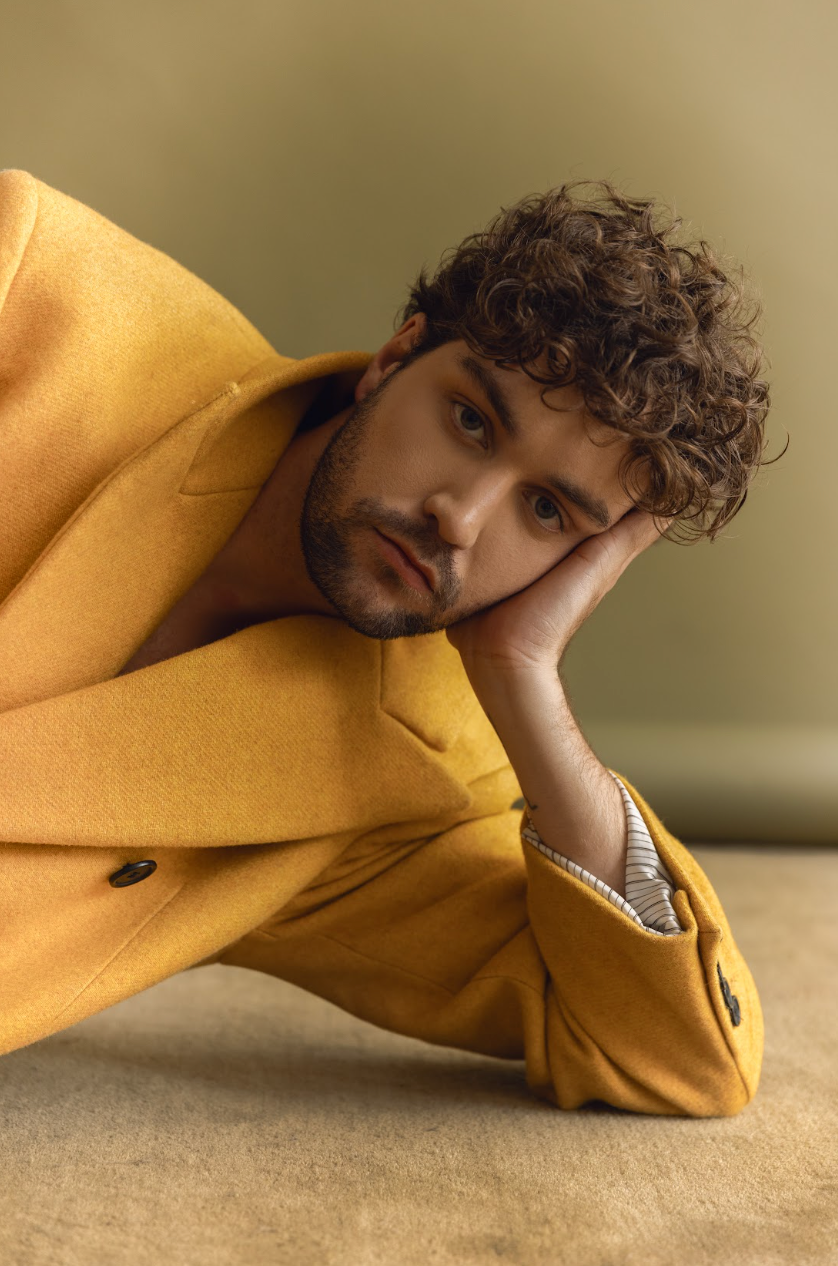 José Ángel González habla de su llegada a Netflix con Mal de amores, su personaje Titi, el teatro y el nuevo capítulo que comienza en su carrera.