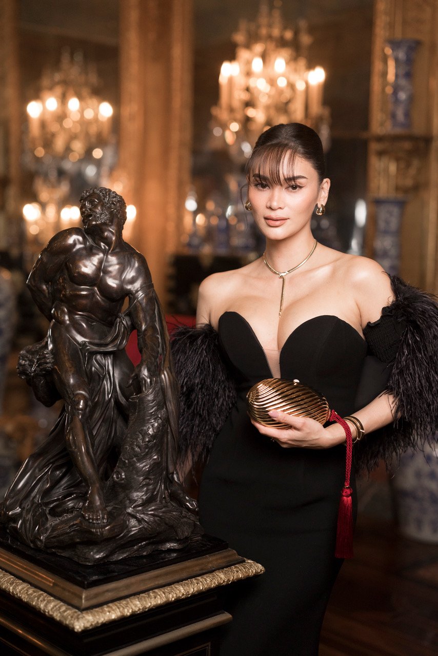 Bvlgari celebra en París el regreso del Melone Clutch, una pieza de los años 70 que conecta el patrimonio de la Maison con el diseño contemporáneo.