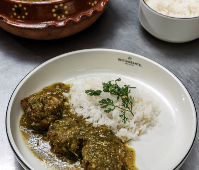 Descubre la gastronomía michoacana de Santa Fe de la Laguna en El Restaurante Palacio con un menú especial de Morelia en Boca y Casa Echeri.