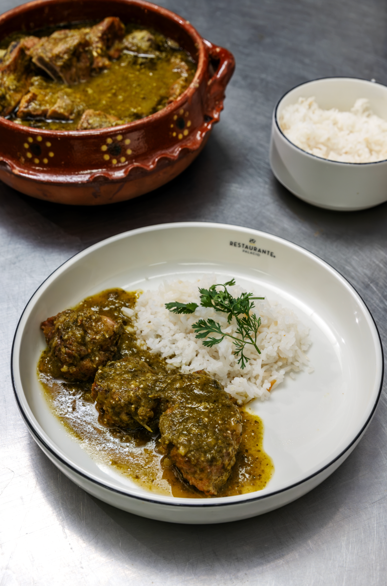 Descubre la gastronomía michoacana de Santa Fe de la Laguna en El Restaurante Palacio con un menú especial de Morelia en Boca y Casa Echeri.