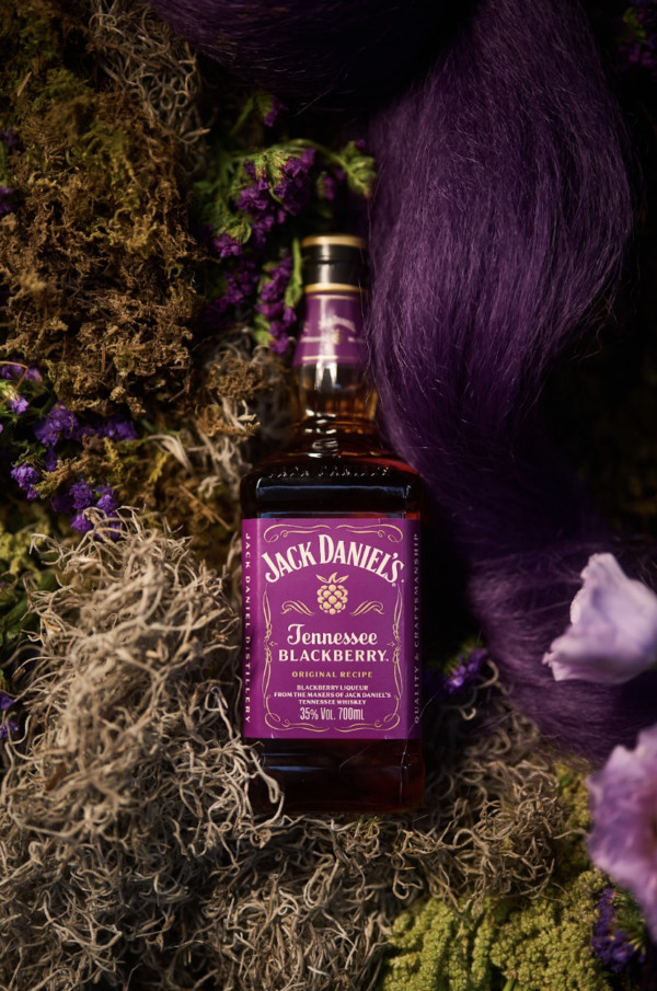 Jack Daniel’s Tennessee Blackberry llega a México con una celebración en Lago Algo, nuevas presentaciones, coctelería, música y sabor a zarzamora.
