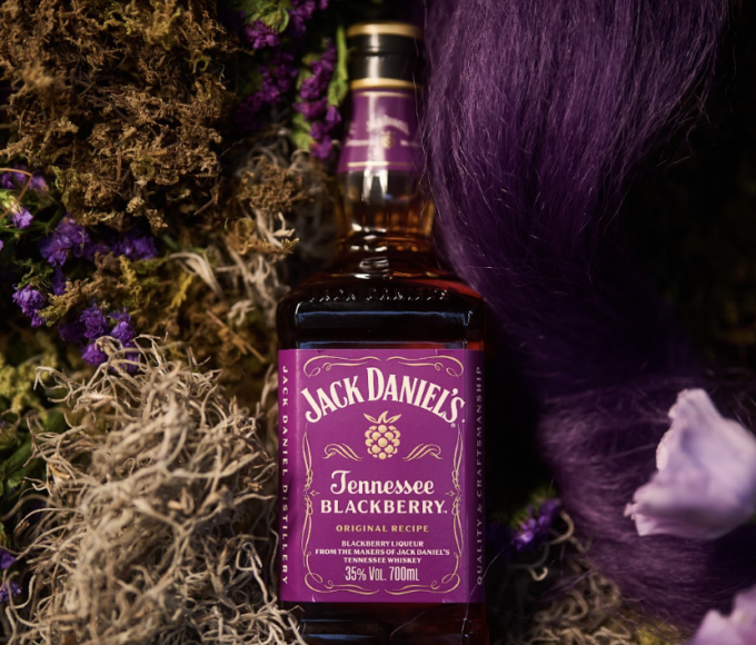 Jack Daniel’s Tennessee Blackberry llega a México con una celebración en Lago Algo, nuevas presentaciones, coctelería, música y sabor a zarzamora.