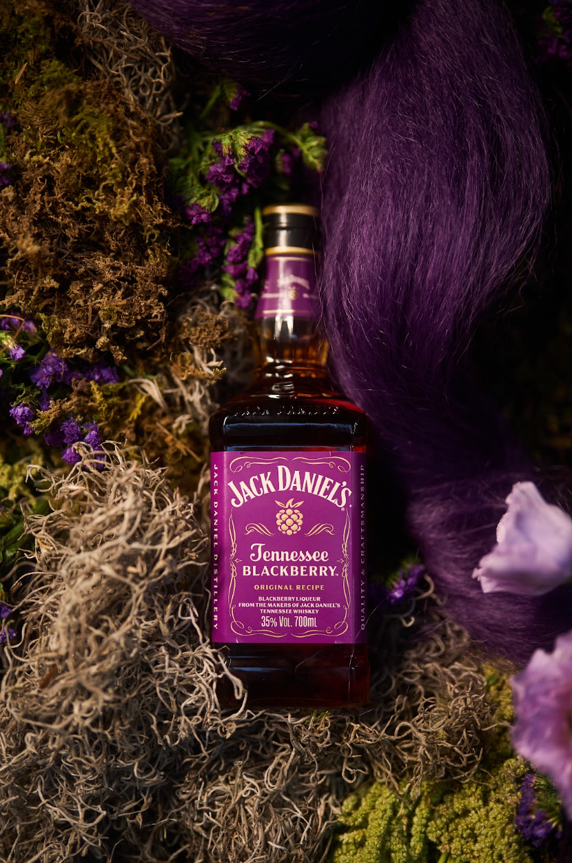 Jack Daniel’s Tennessee Blackberry llega a México con una celebración en Lago Algo, nuevas presentaciones, coctelería, música y sabor a zarzamora.