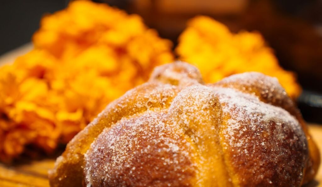Pan de Muerto relleno de crema pastelera