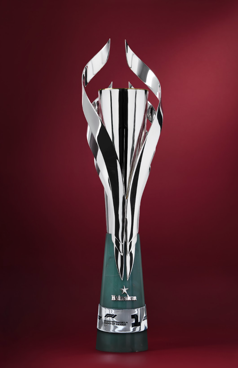Conoce la historia del trofeo de Fórmula 1 de TANE para el Gran Premio de México, desde su elaboración artesanal hasta sus nuevas piezas de colección.